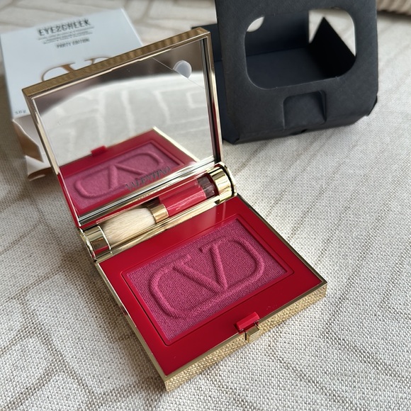 Valentino Other - Valentino Eye2Cheek Powder Blush